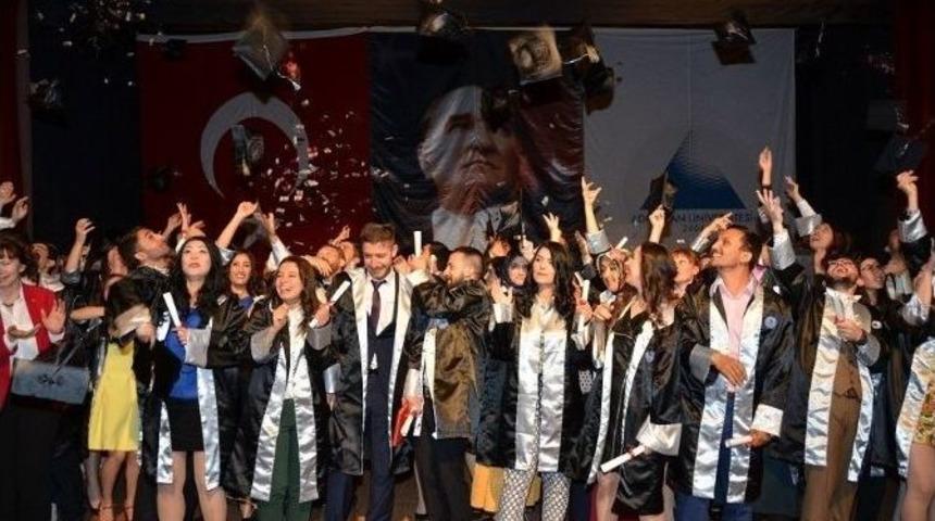 Turizm Fak&uuml;ltesi Mezuniyet T&ouml;reni D&uuml;zenlendi