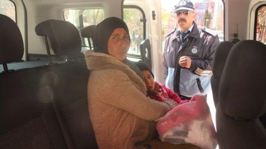 Suriyeli Kadın Dilenciye Zabıta Şefkati