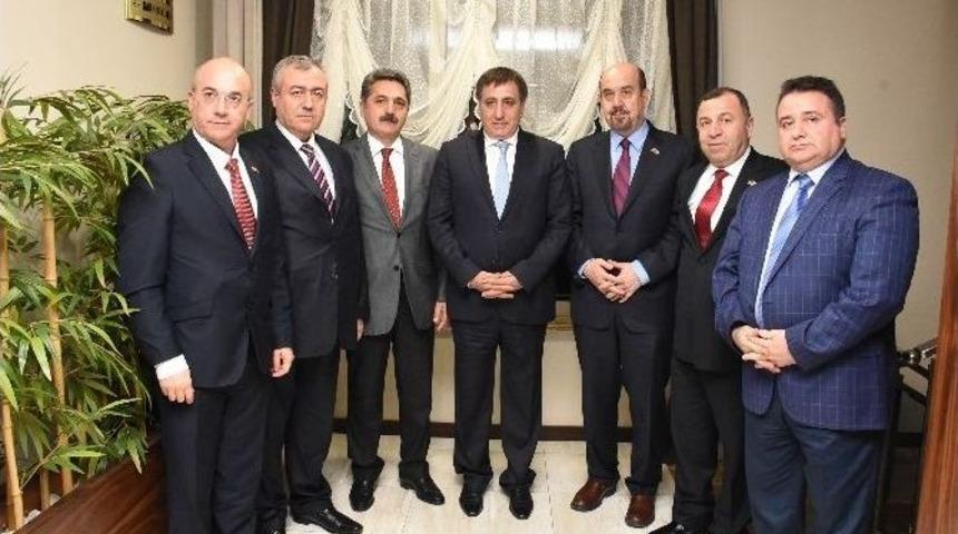 Vali K&uuml;&ccedil;&uuml;k Romanya&rsquo;daki T&uuml;rk İşadamlarıyla Buluştu