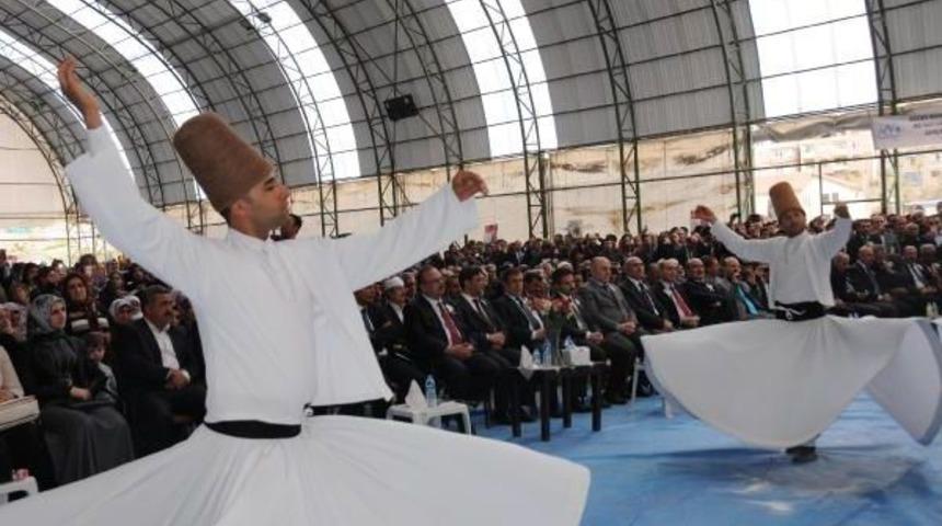 Hakkari'deki Kutlu Doğum Etkinliğinde Semazen G&ouml;sterisi