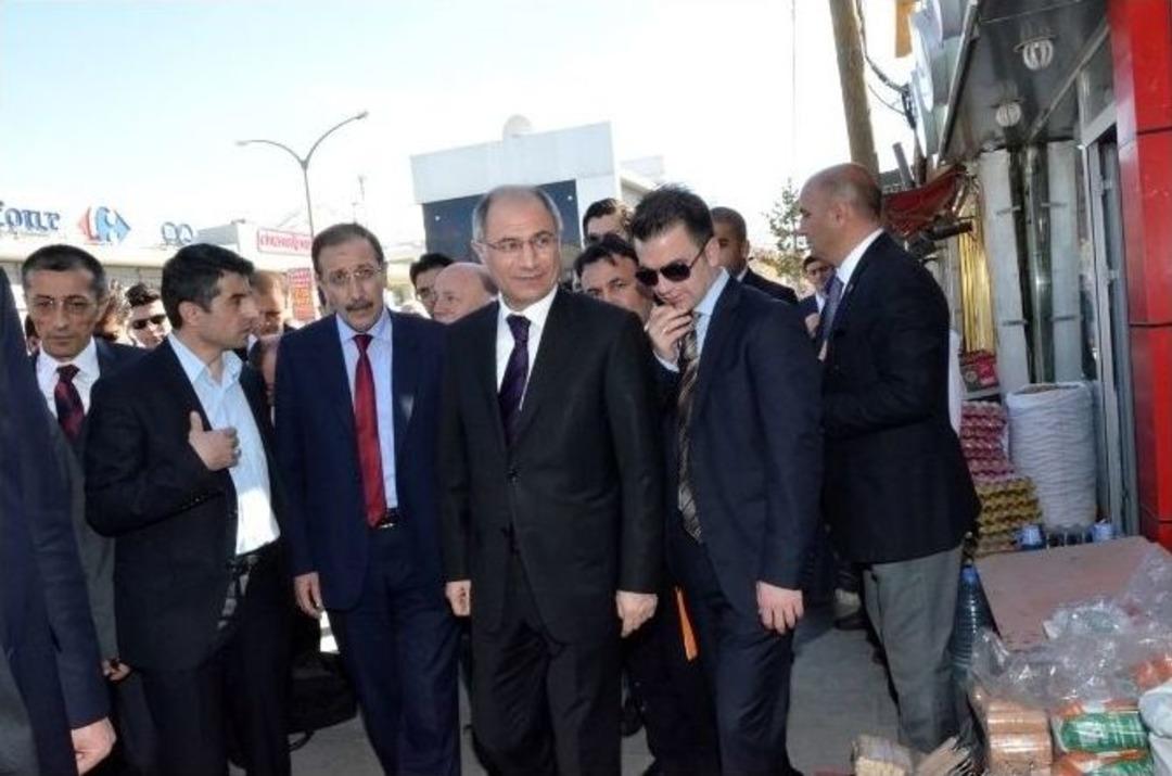 İ&ccedil;işleri Eski Bakanı Ala, Paland&ouml;ken İl&ccedil;esinde Esnafı Gezdi