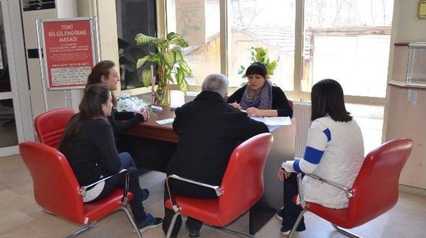 Boz&uuml;y&uuml;k Belediyesi, Toki Konutları İ&ccedil;in Bilgilendirme Masası Oluşturdu