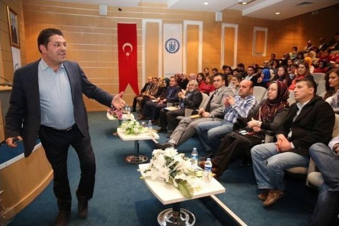 Demirb&uuml;ken, Bayburt &Uuml;niversitesinde Liderlik Eğitimi Konferansı Verdi