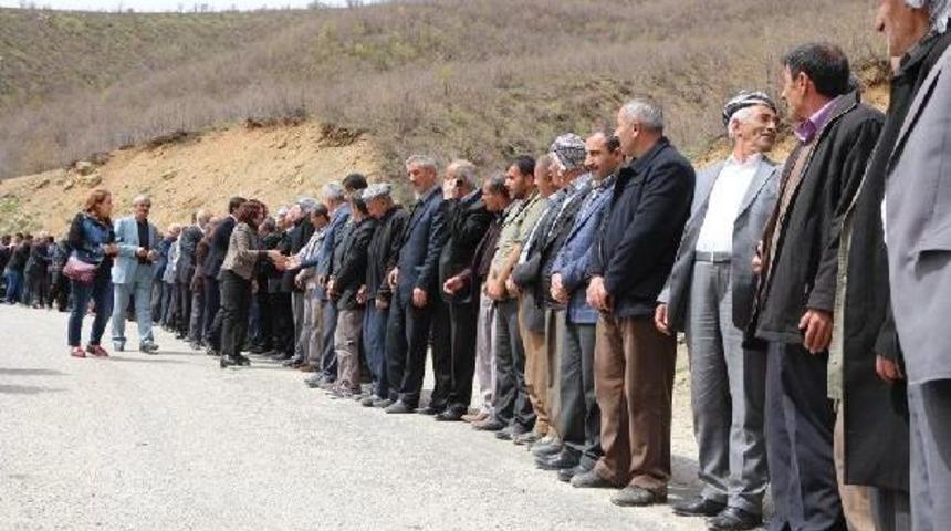 Hdp'nin Hakkari Adayları Şemdinli'de Se&ccedil;im B&uuml;rosunu A&ccedil;tı