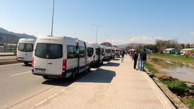 Tunceli de Minib&uuml;s&ccedil;&uuml;ler Cezaları Protesto I&ccedil;in Yol Kapattı 1