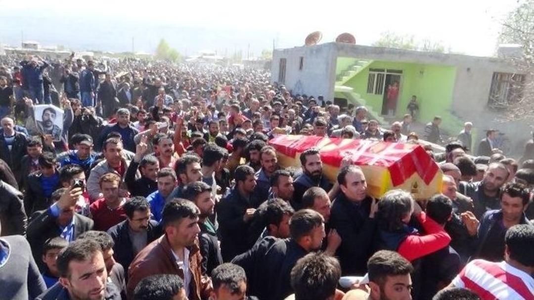 Iğdır&rsquo;da Pkk&rsquo;lının Cenazesinde Olay &Ccedil;ıktı