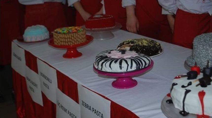 &Ouml;ğrenciler Yaş Pastaları Yarıştırdı