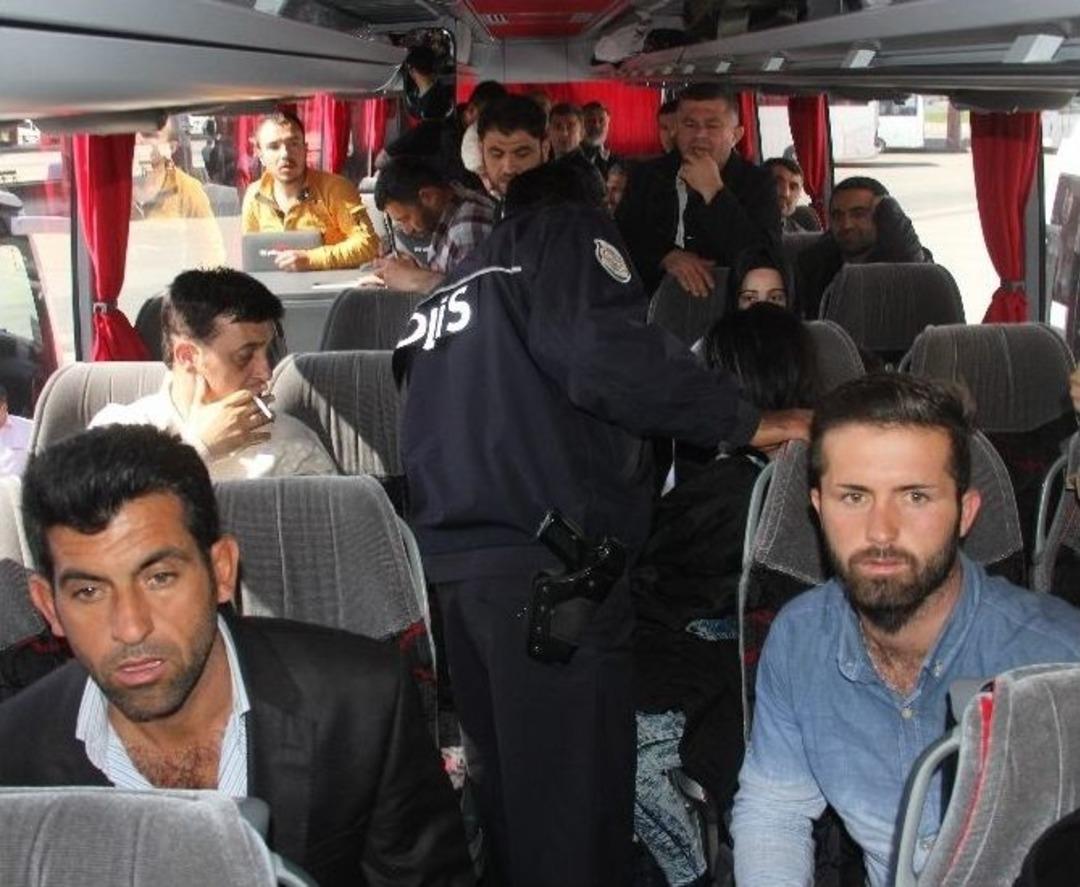 Sevgilisine Kızıp Evden Ka&ccedil;an Gen&ccedil; Kız Adana&rsquo;da Yakalandı