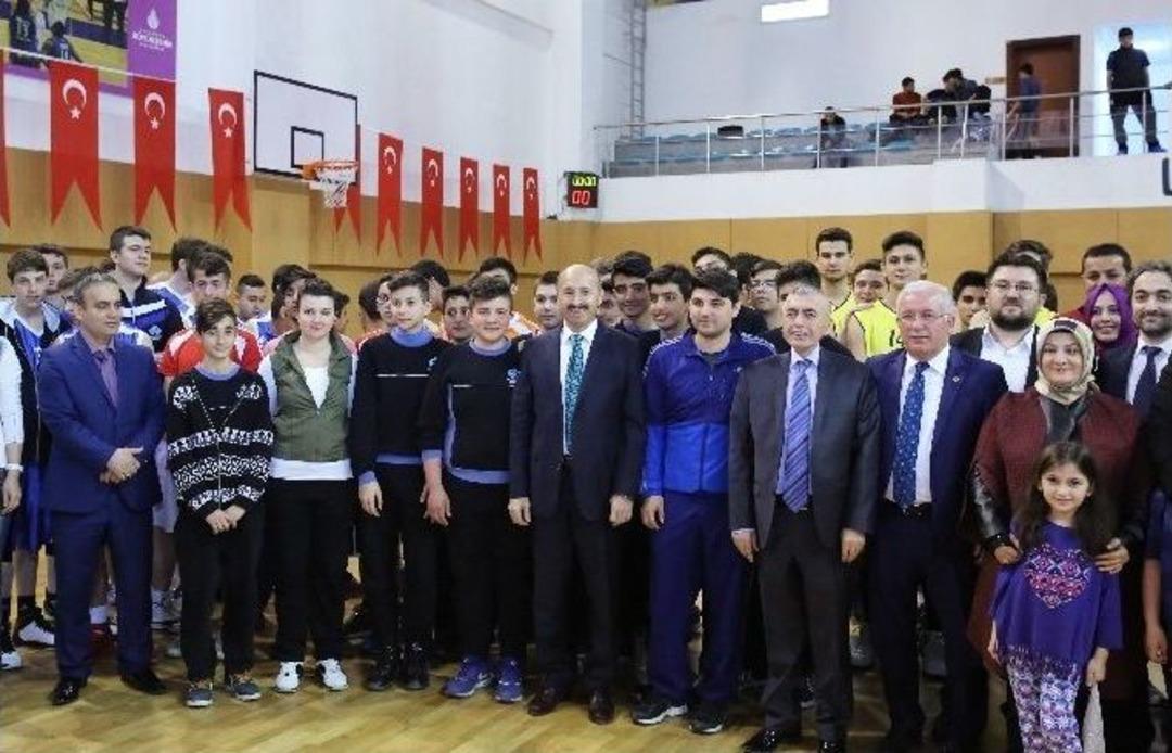 Sultangazi&rsquo;de Okullararası Spor Turnuvası Başladı