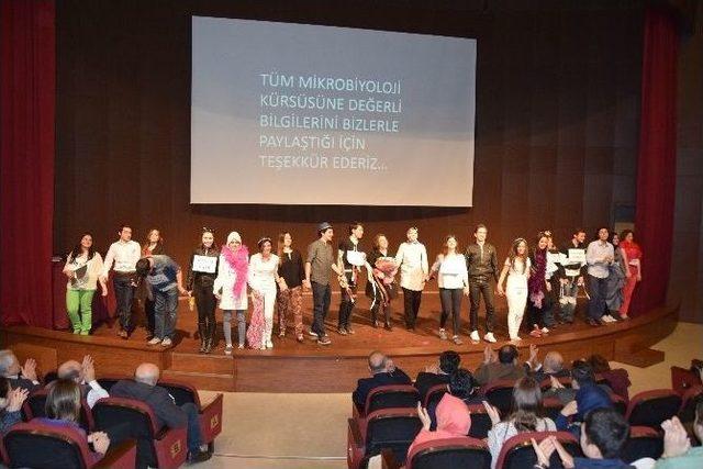 Tıp Fak&uuml;ltesi &Ouml;ğrencileri Sahnede 3