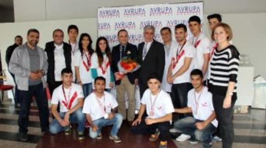 Muay Thali&rsquo;de 10 Madalya Kazandılar