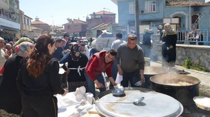 Kutlu Doğum Yemeğine Yoğun İlgi