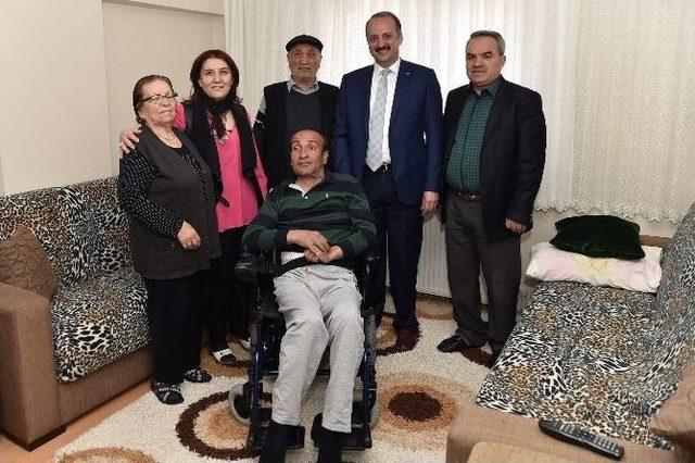 Başkan Akg&uuml;l&rsquo;den Ms Hastası Yusuf Doğan&rsquo;a Destek 1