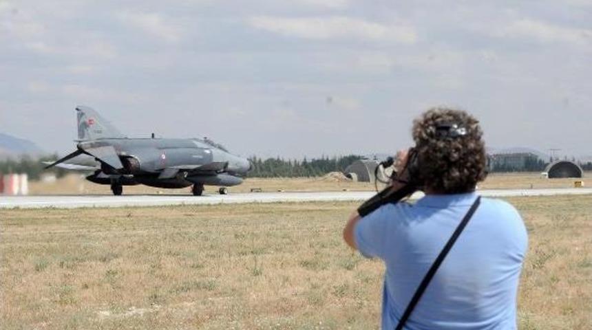 Askeri Tatbikatlar, Hava Fotoğraf&ccedil;ılarına A&ccedil;ılıyor