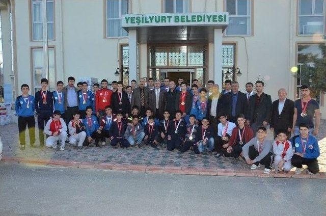 Yeşilyurt’un Güreşteki Başarısı