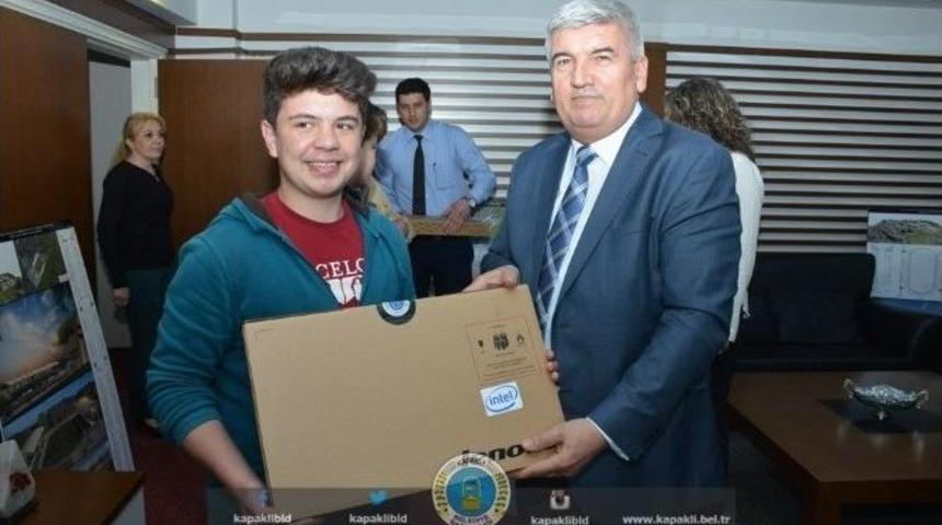 Badminton Şampiyonları &Ouml;d&uuml;llendirildi