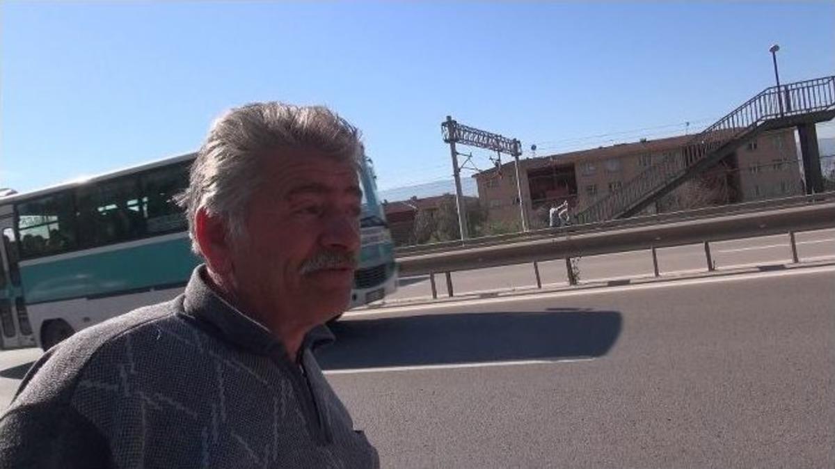 Kocaeli&rsquo;de Damperi A&ccedil;ılan Tır &Uuml;st Ge&ccedil;ide Takıldı