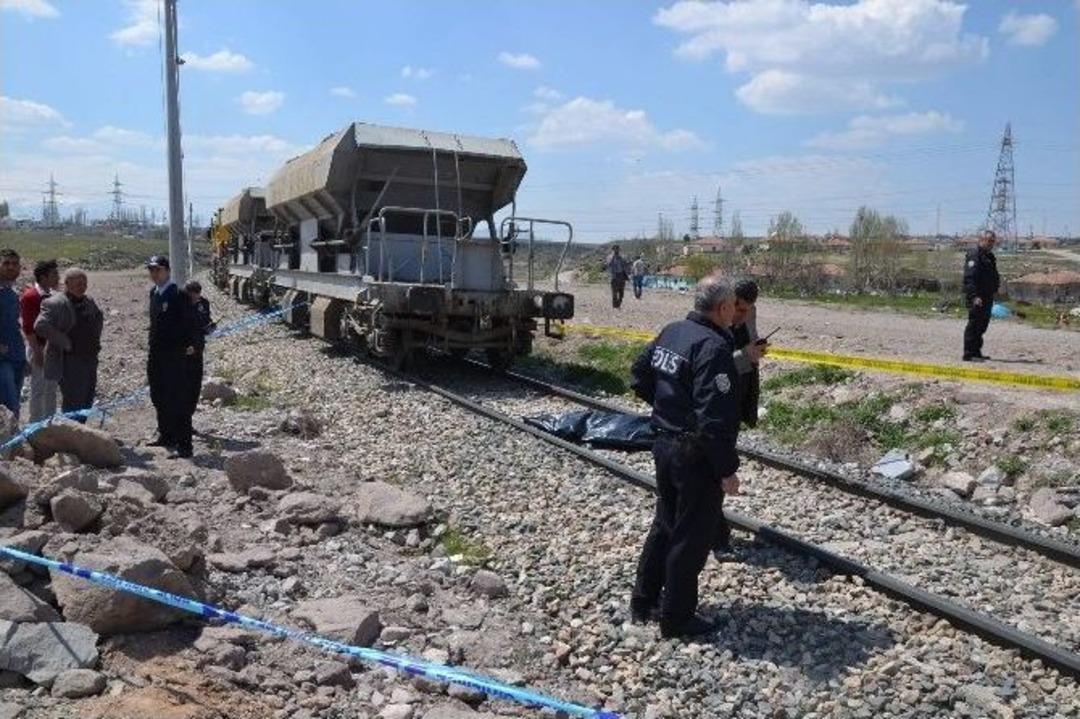 Y&uuml;k Treninin &Ccedil;arptığı Yaşlı Adam Hayatını Kaybetti