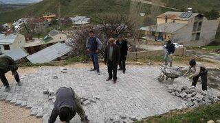 Köy Yollarında Parke Taşı Döşeme Çalışmaları Sürüyor