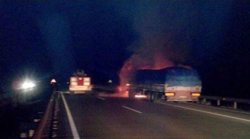 Bilecik&rsquo;te Yanan Tır Korku Dolu Anlar Yaşattı