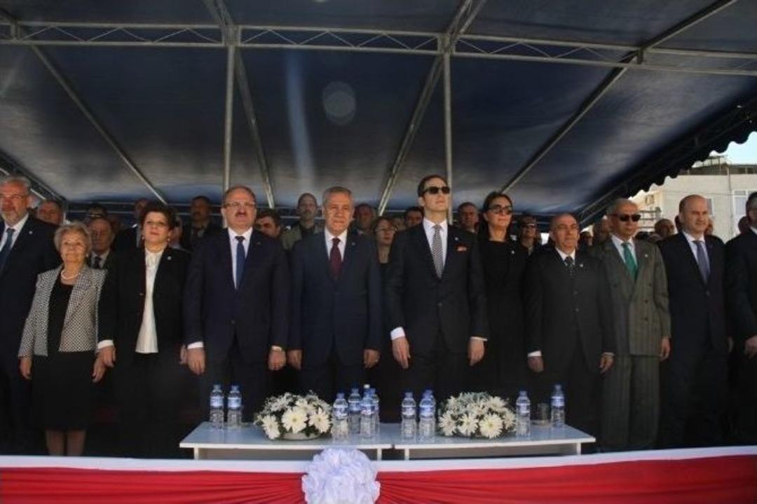 Arın&ccedil;&rsquo;tan A&ccedil;ılışını Yaptığı Okulun &Ouml;ğrencilerine Y&uuml;ksek Maaşlı İş S&ouml;z&uuml;