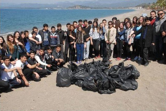 Fethiye&rsquo;de &Ouml;ğrencilerden Plaj Temizliği 1