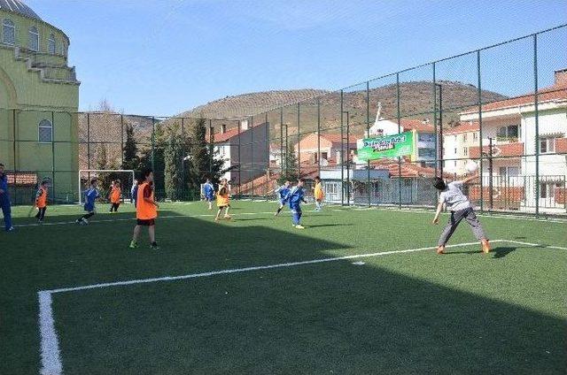 Bozüyük Belediyesi Okullar Arası Futbol Şenliği Başladı