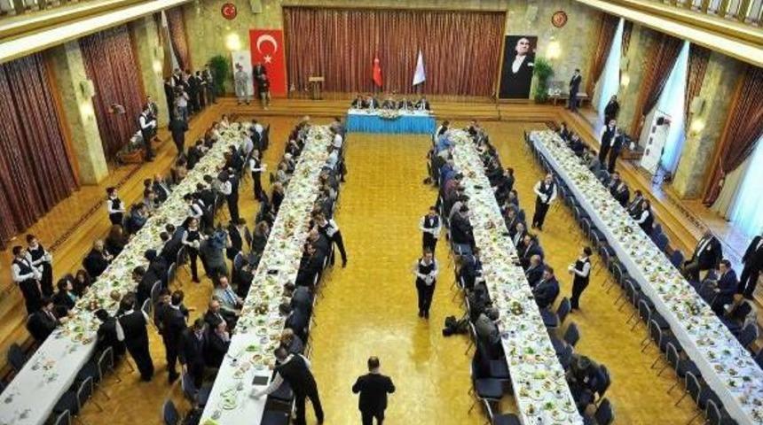 Cemil &Ccedil;i&ccedil;ek: Ap'nin B&ouml;yle Bir Tutum Takınması Evvela Ileri S&uuml;rd&uuml;ğ&uuml; Kavramlarla, Değerlerle &Ccedil;elişmiştir (3)