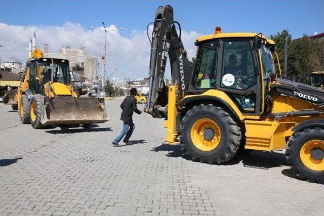 Erciş Belediyesi Yol &Ccedil;alışmalarına Başladı 1