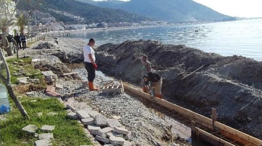 Başkan Kamil Saka, Altınoluk&rsquo;ta İncelemelerde Bulundu