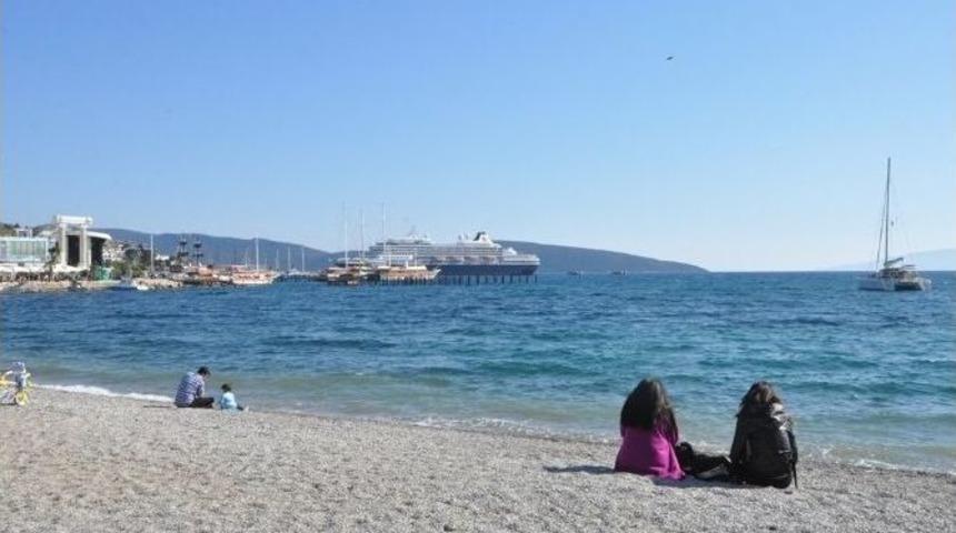 Bodrum&rsquo;a Sezonun İlk Yolcu Gemisi Geldi