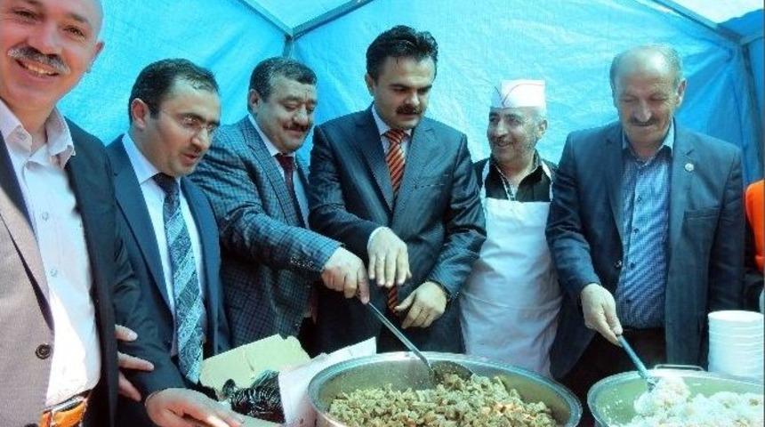 Kelkit&rsquo;te 2 Bin Kişiye Kutlu Doğum Pilavı Dağıtıldı