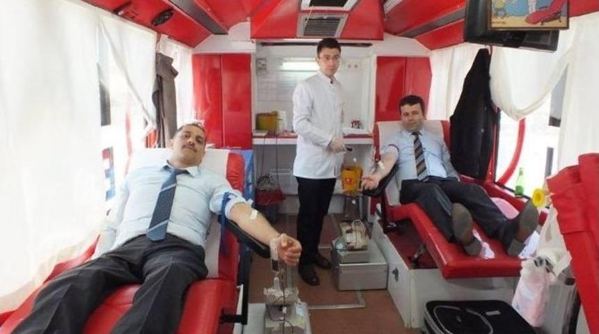 Kaymakamdan Kan Bağışına Destek