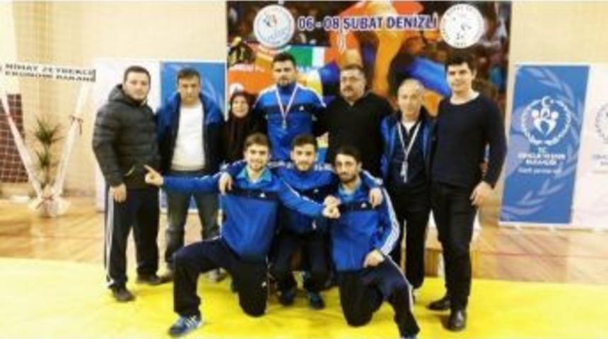 Balıkesir B&uuml;y&uuml;kşehir Belediye G&ouml;z&uuml;n&uuml; İkinci Lig&rsquo;e Dikti