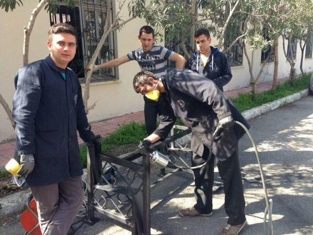 &Ouml;ğrencilerin Yaptığı Bankların Dağıtımına Başlanıldı 1