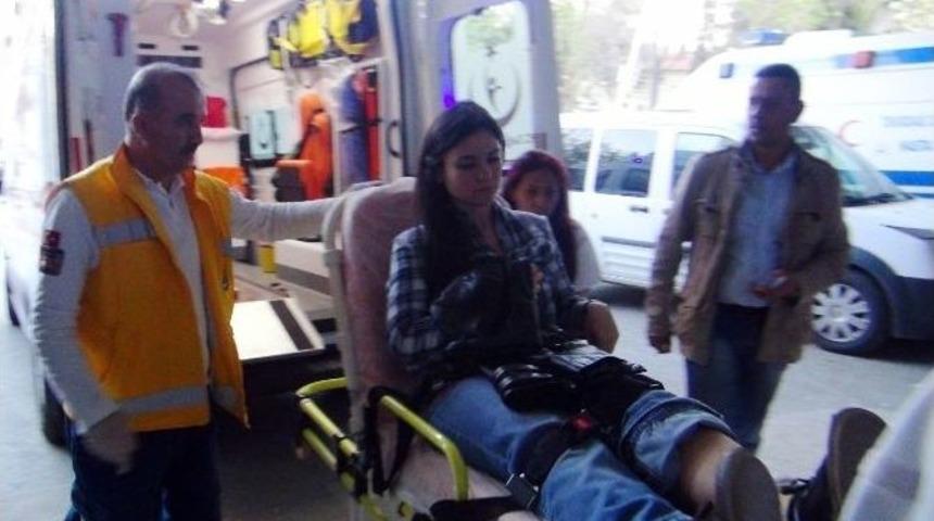 Okutmanın Ayağı Asans&ouml;re Sıkıştı