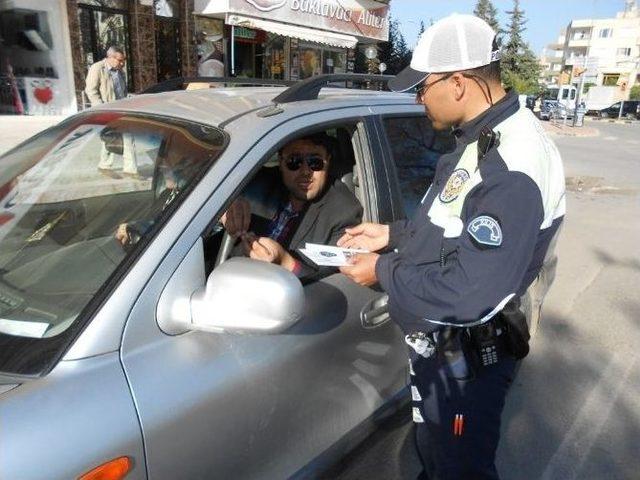 Polis, Suriyeli Araç Sürücülerine Broşür Dağıttı