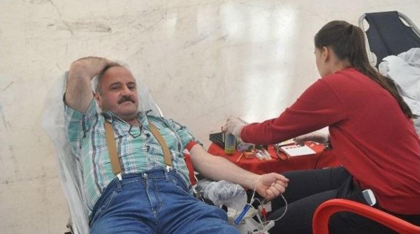 Cami Cemaatinden Kan Bağışına Tam Destek