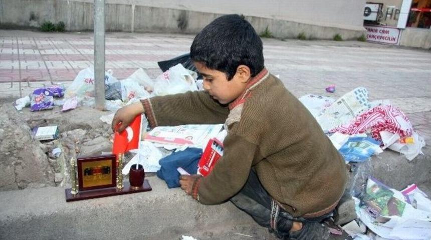 Suriyeli &Ccedil;ocuğun T&uuml;rk Bayrağı Aşkı