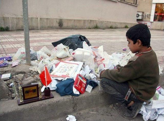 Suriyeli Çocuğun Türk Bayrağı Aşkı