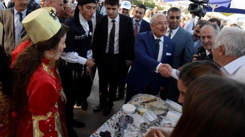 Başkan Kocamaz, Mersin K&uuml;lt&uuml;rler Festivali&rsquo;ni Gezdi