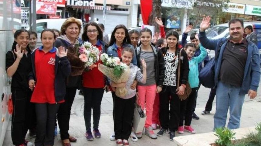 İzmir&rsquo;de Uluslararası &Ccedil;ocuk Şenliği Başladı