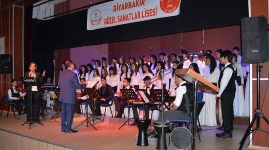 Liselilerin 'dinler Ve Diller' Konseri Alkışlandı