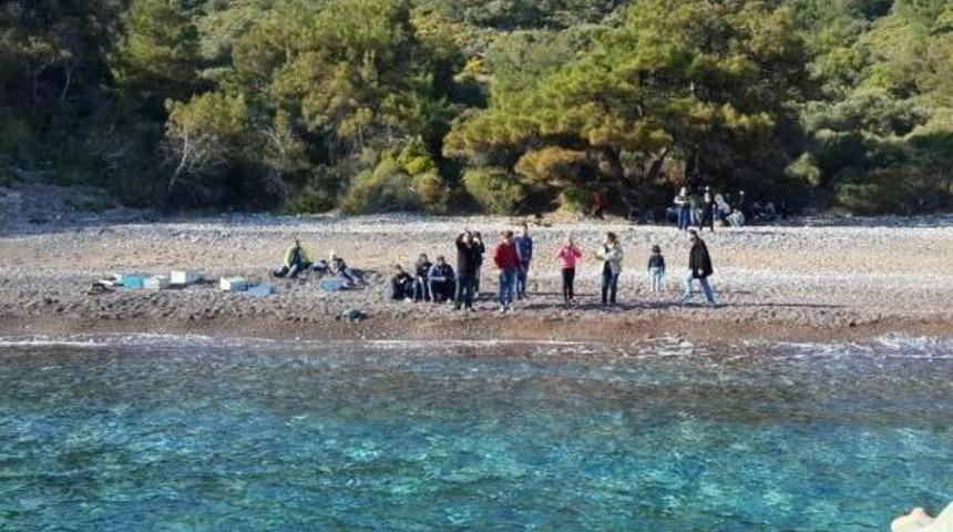 Ka&ccedil;akları Simi Adası Diye Domuz&ccedil;ukuru Koyu'na Bıraktılar