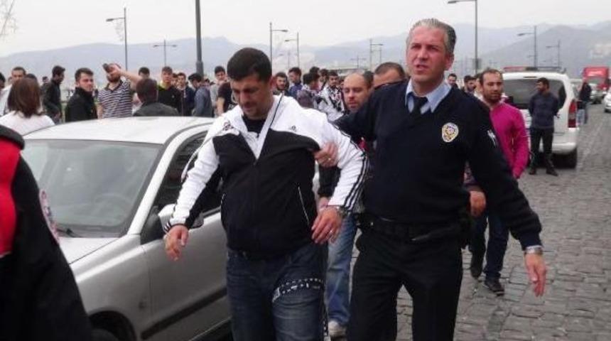 Beşiktaş Ve Fenerbah&ccedil;e Taraftarları Kavga Etti: 1'i Polis 2 Yaralı