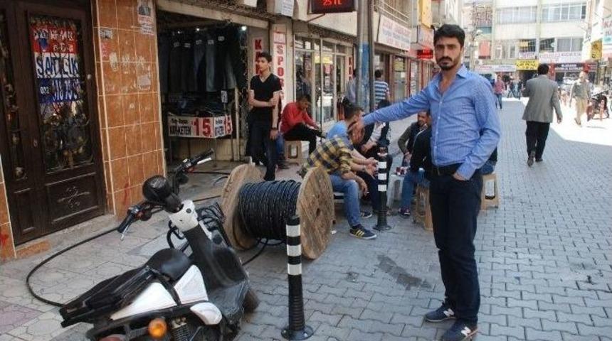 (&ouml;zel Haber) İskenderun&rsquo;da Telefon Ve İnternet Gitti, Esnaf İsyan Etti