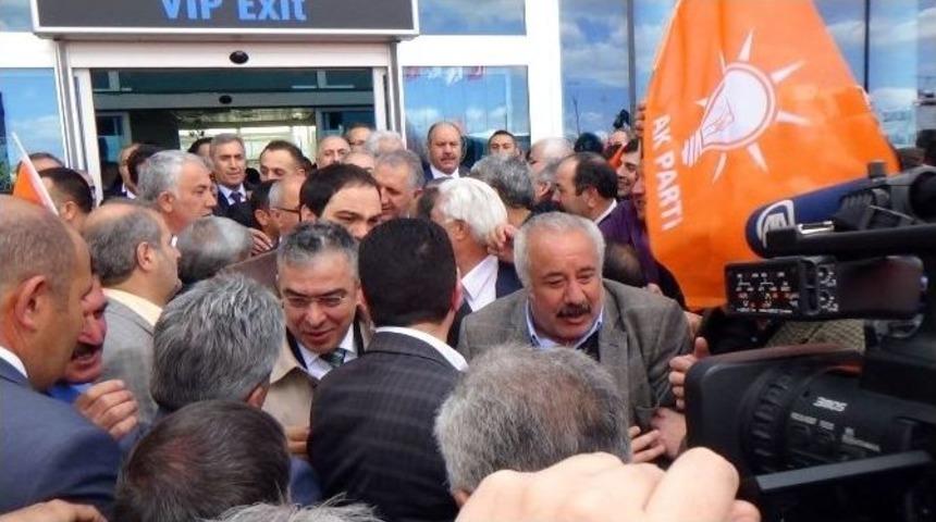 Ak Parti Kars Milletvekili Adayları Havaalanında Coşkuyla Karşılandı