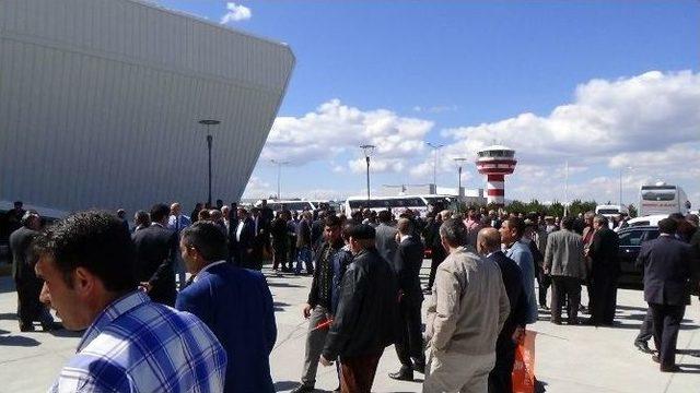 Ak Parti Kars Milletvekili Adayları Havaalanında Coşkuyla Karşılandı 1