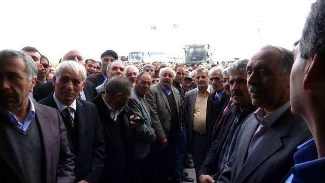 Ak Parti Kars Milletvekili Adayları Havaalanında Coşkuyla Karşılandı 2