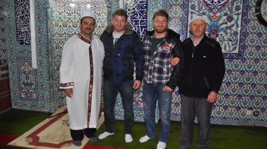 Korkutelili Gen&ccedil;ler, Sabah Namazında Buluştu